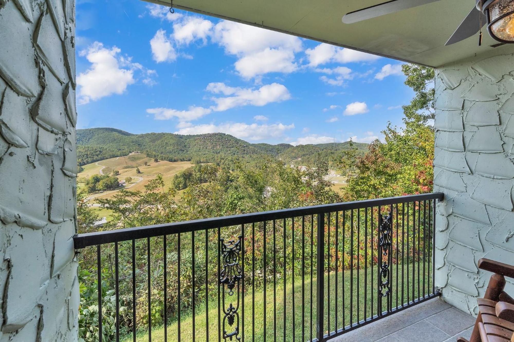 Appartamento Mountain Views At Dolly'S Castle Unit 2 Sevierville Esterno foto